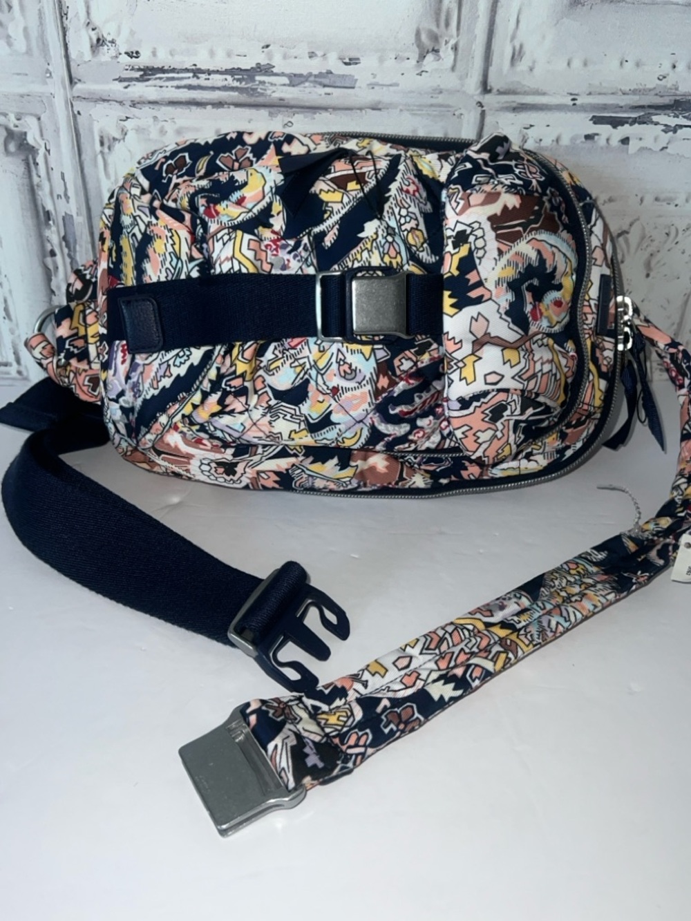🆕 Vera Bradley Twill Utility Sling Crossbody Backpack Bag Tangier Paisley Travel - Picture 8 of 14